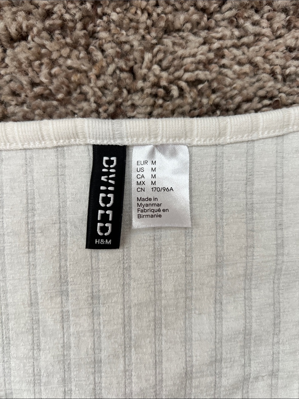 Off-White Ribbed V-Neck Cropped Cardigan - Picture 2 of 3